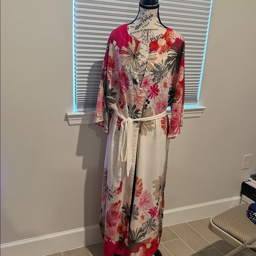 New York & Company Pink and Cream Floral Satin Kimono